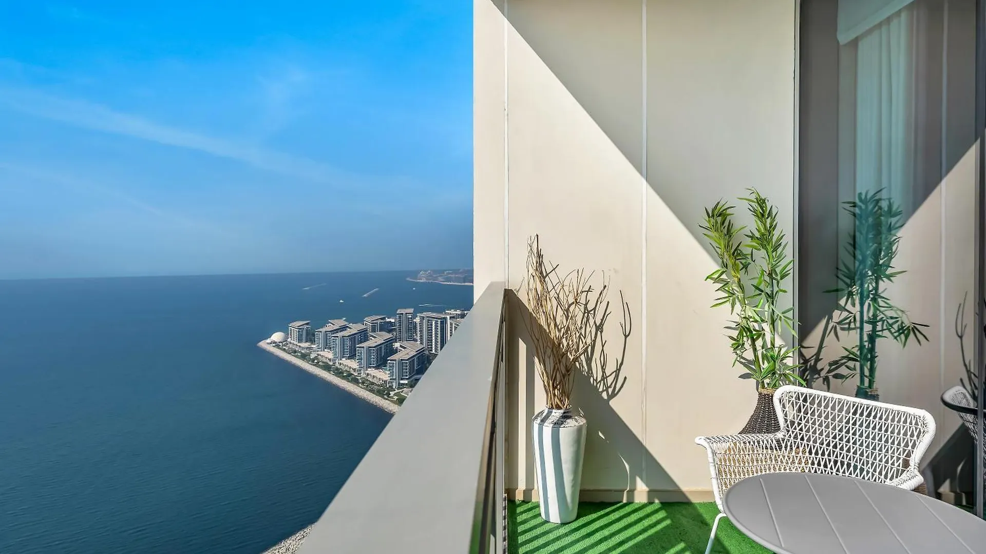 Luxurious 4Bdr Apt With Ocean Views In Jbr, Bluewaters Dubai Apartment