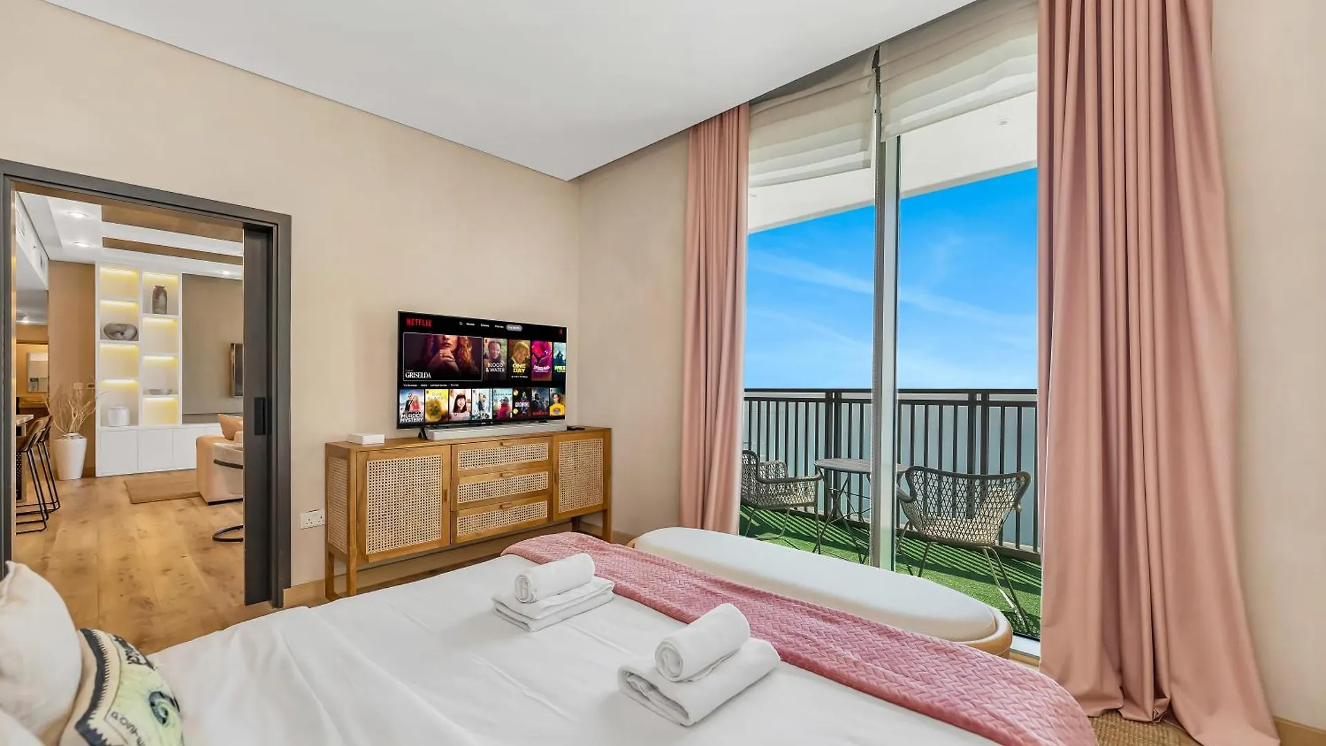 Apartment Luxurious 4Bdr Apt With Ocean Views In Jbr, Bluewaters Dubai