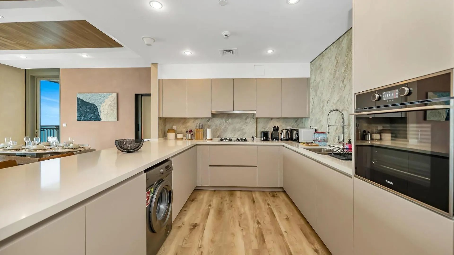 Luxurious 4Bdr Apt With Ocean Views In Jbr, Bluewaters Dubai Apartment